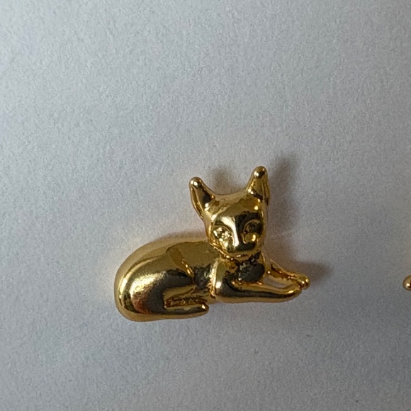 Egyptian New Kingdom Cat Earrings Gold - Picture 2 of 4